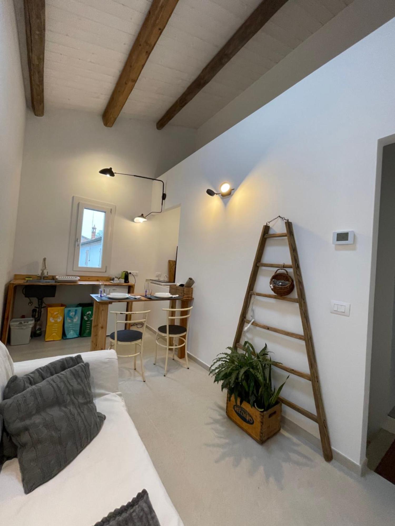 Due Di Tutto Apartment Ferrara Bagian luar foto
