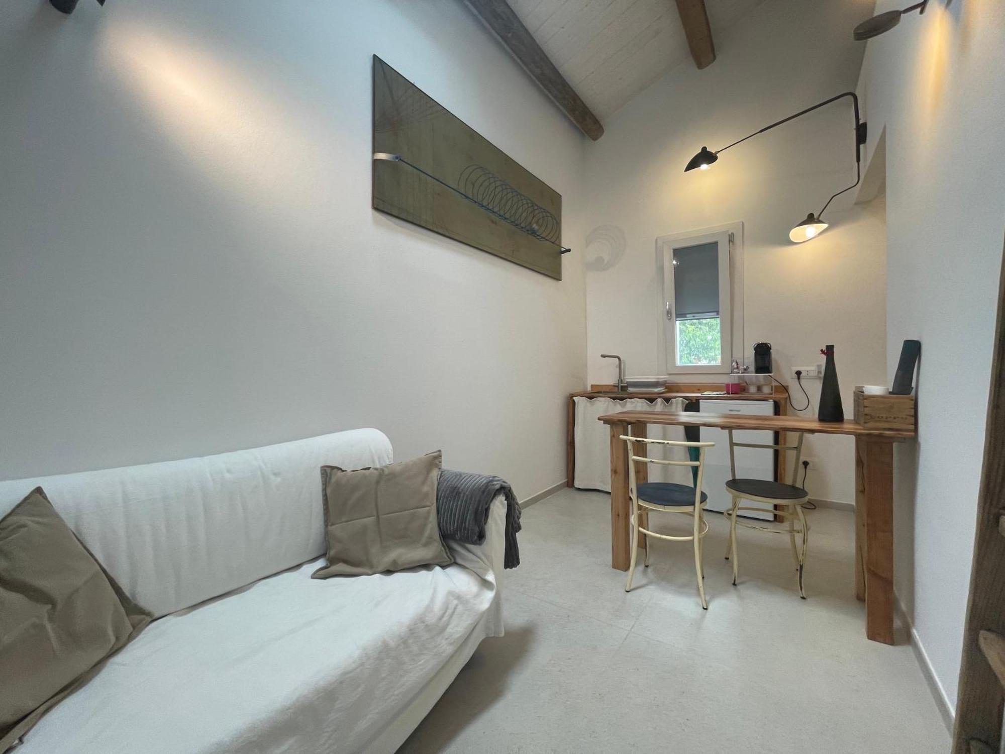 Due Di Tutto Apartment Ferrara Bagian luar foto