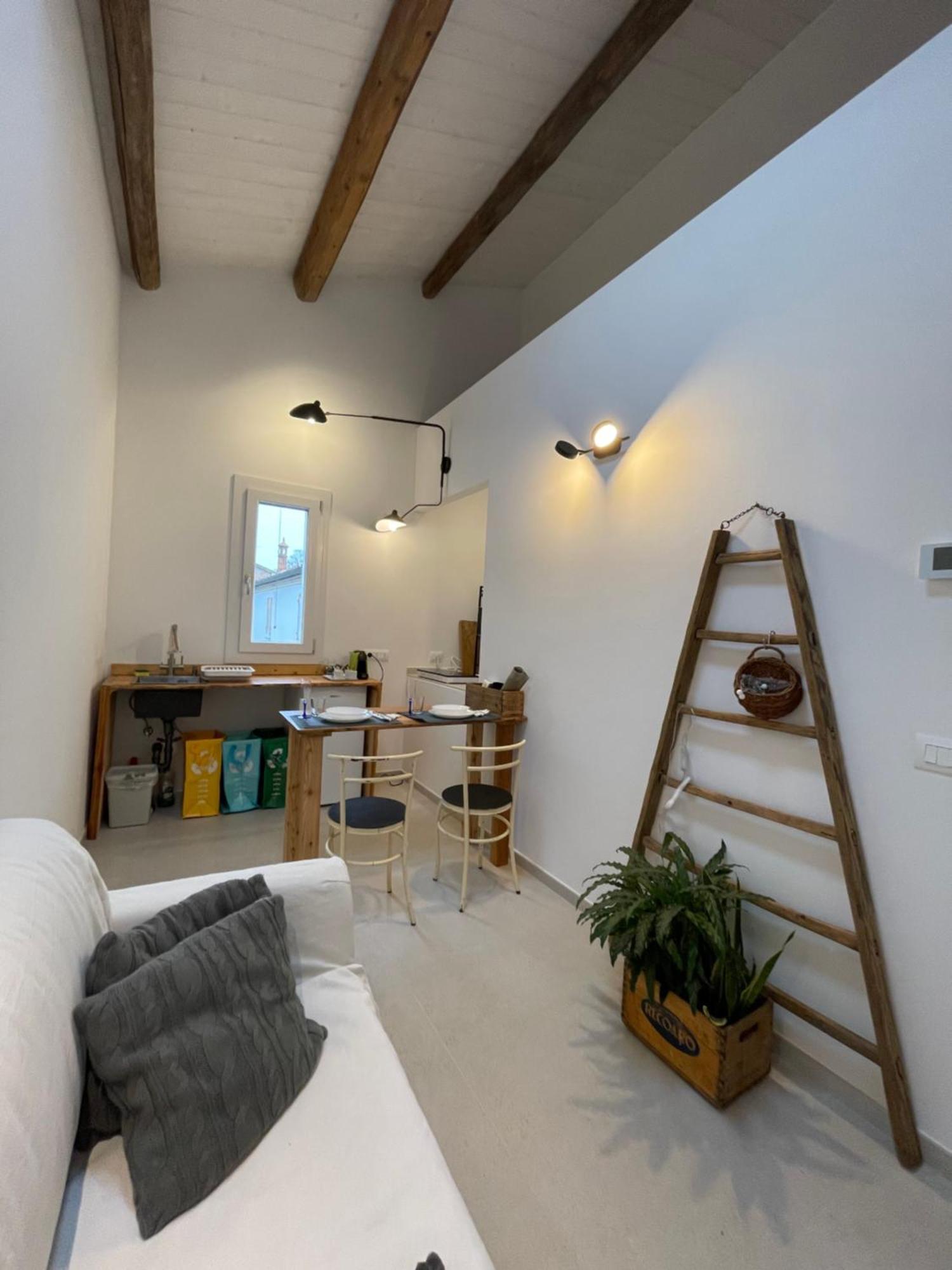 Due Di Tutto Apartment Ferrara Bagian luar foto